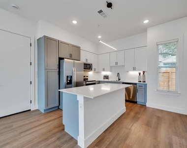 1601-320 Mustang Drive - Photo Thumbnail 4