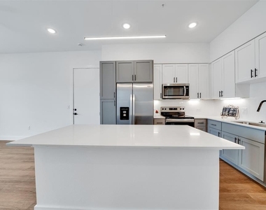 1601-320 Mustang Drive - Photo Thumbnail 7