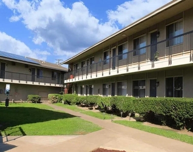 2901 N Bristol St - Photo Thumbnail 2