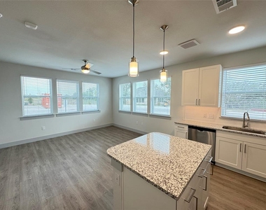 29600 Ronald Reagan Blvd - Photo Thumbnail 3
