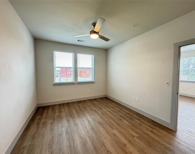 29600 Ronald Reagan Blvd - Photo Thumbnail 5