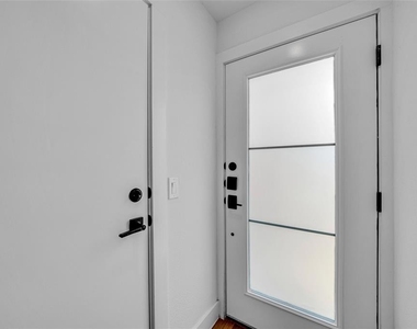 1601-803 Mustang Drive - Photo Thumbnail 2
