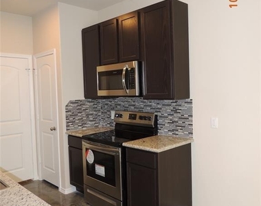 615 Hayman Street - Photo Thumbnail 12