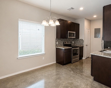615 Hayman Street - Photo Thumbnail 10