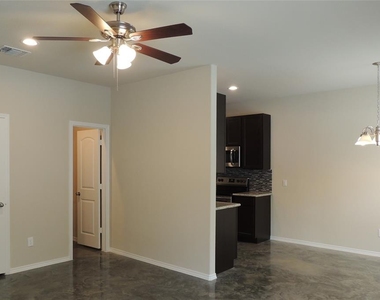 615 Hayman Street - Photo Thumbnail 9