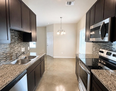 615 Hayman Street - Photo Thumbnail 15