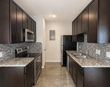 615 Hayman Street - Photo Thumbnail 12