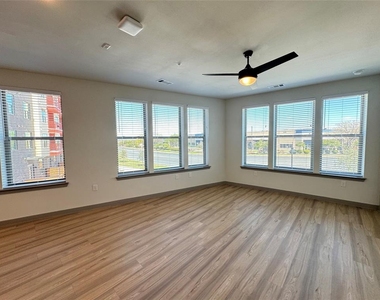 11604 Stonehollow Dr - Photo Thumbnail 5