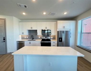 11604 Stonehollow Dr - Photo Thumbnail 1