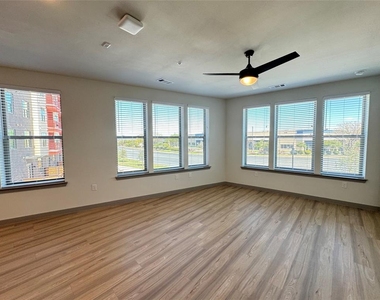 11604 Stonehollow Dr - Photo Thumbnail 4