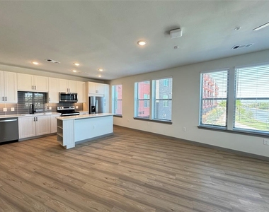 11604 Stonehollow Dr - Photo Thumbnail 2