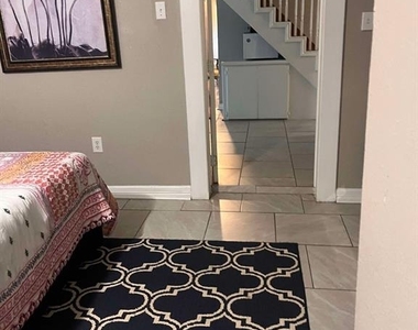 435 E Avenue J - Photo Thumbnail 3