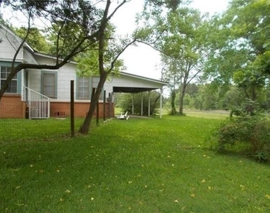 435 E Avenue J - Photo Thumbnail 1