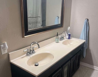 435 E Avenue J - Photo Thumbnail 5