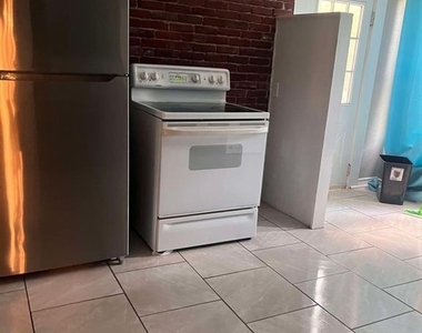 435 E Avenue J - Photo Thumbnail 9