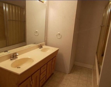 435 E Avenue J - Photo Thumbnail 31