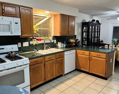 28723 Sedgefield Street - Photo Thumbnail 14