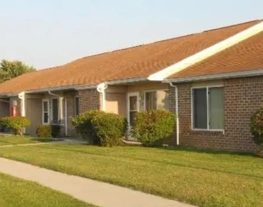 980 Meadow Ln - Photo Thumbnail 2