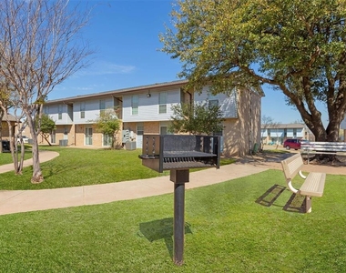 2100 Southcrest Dr - Photo Thumbnail 2