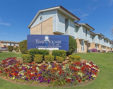 2100 Southcrest Dr - Photo Thumbnail 4