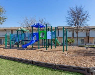 2100 Southcrest Dr - Photo Thumbnail 5