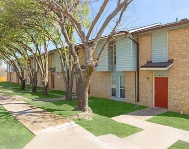 2100 Southcrest Dr - Photo Thumbnail 6