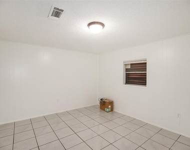 2020b Rosalee Street - Photo Thumbnail 15