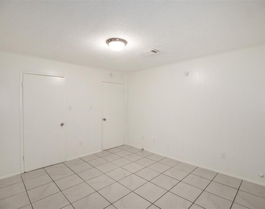 2020b Rosalee Street - Photo Thumbnail 17