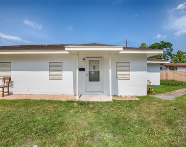 2020b Rosalee Street - Photo Thumbnail 2
