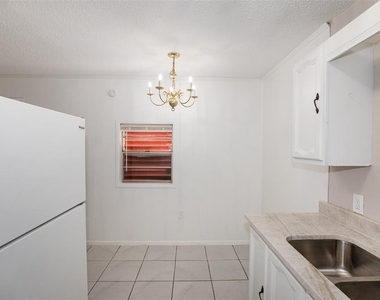 2020b Rosalee Street - Photo Thumbnail 9