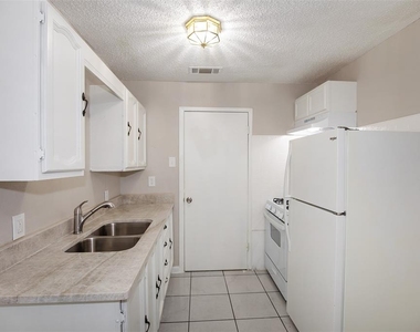 2020b Rosalee Street - Photo Thumbnail 3