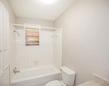 2020b Rosalee Street - Photo Thumbnail 18