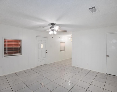 2020b Rosalee Street - Photo Thumbnail 13
