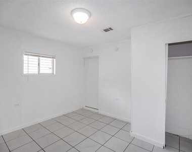 2020b Rosalee Street - Photo Thumbnail 20