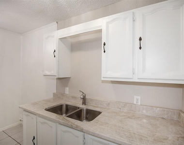 2020b Rosalee Street - Photo Thumbnail 4