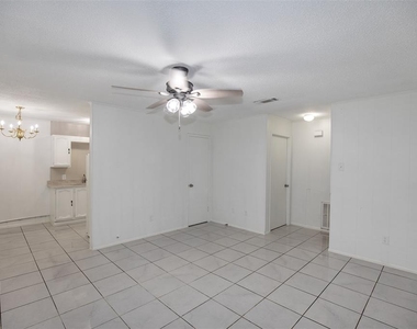 2020b Rosalee Street - Photo Thumbnail 14