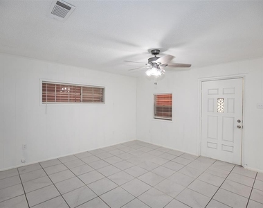 2020b Rosalee Street - Photo Thumbnail 12