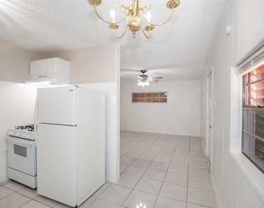2020b Rosalee Street - Photo Thumbnail 5