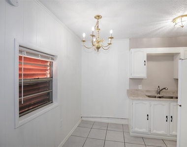 2020b Rosalee Street - Photo Thumbnail 6