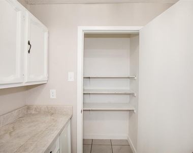 2020b Rosalee Street - Photo Thumbnail 8