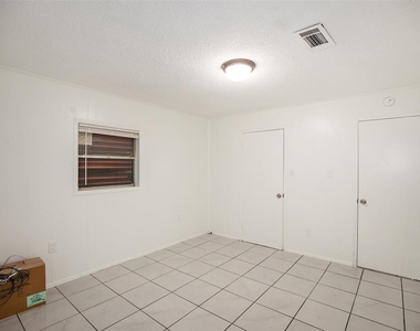 2020b Rosalee Street - Photo Thumbnail 16