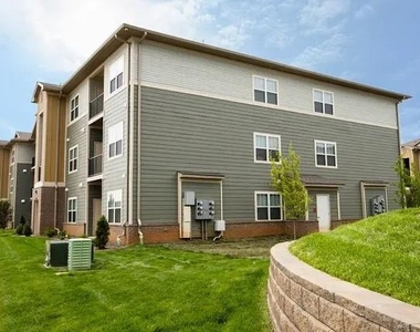 6015 Bristol Bluffs Cir - Photo Thumbnail 2