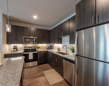 15915 Kingfield Drive - Photo Thumbnail 10