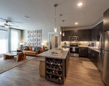 15915 Kingfield Drive - Photo Thumbnail 8
