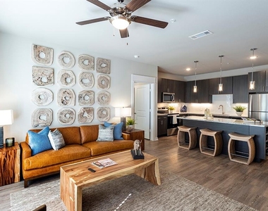 15915 Kingfield Drive - Photo Thumbnail 9