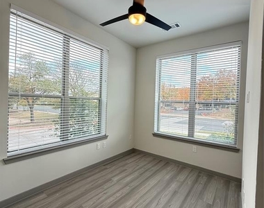 11604 Stonehollow Dr - Photo Thumbnail 2