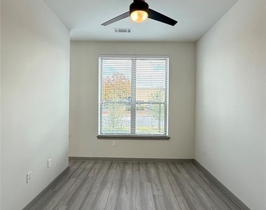 11604 Stonehollow Dr - Photo Thumbnail 3