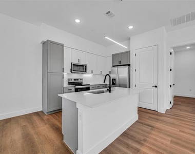 1601-406 Mustang Drive - Photo Thumbnail 7