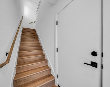 1601-406 Mustang Drive - Photo Thumbnail 1