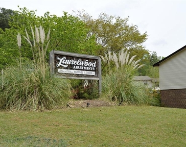 106 Meadow St - Photo Thumbnail 4